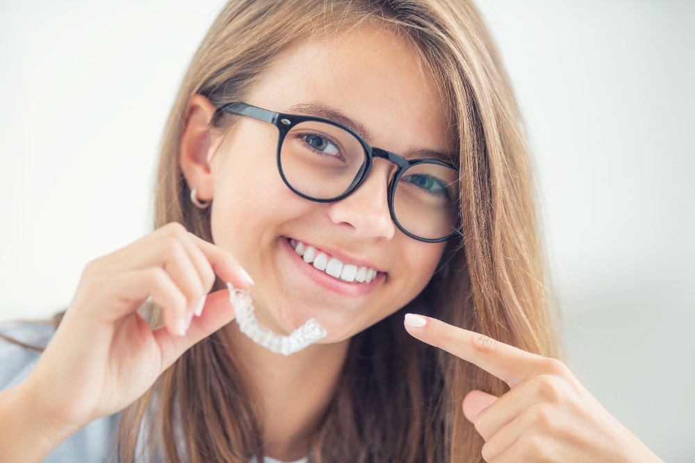 Invisalign Teen: Allineatori Trasparenti per Adolescenti a Lugano | Studio Bakaj Invisalign Teen: Allineatori Trasparenti per Adolescenti a Lugano | Studio Bakaj